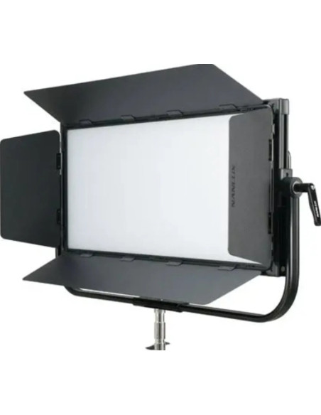 TK-200 LED Soft Daylight 240W panel with BARNOOR