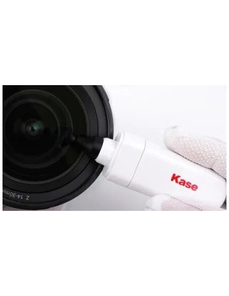 Optical cleaning brush