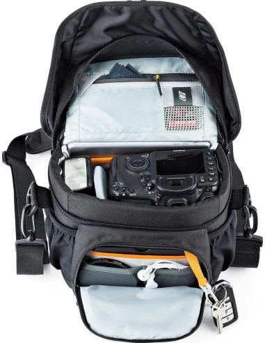 Nova 160 AW II black shoulder bag