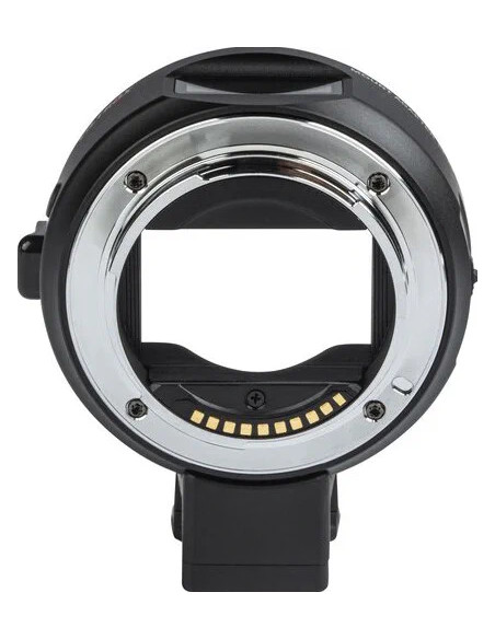 Auto focus adapter for Canon EF / EF-S optics on Sony E-mount with OLED display
